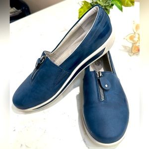 CLIFFS BY WHITE MOUNTAIN Zip-Up Sneakers- Navy